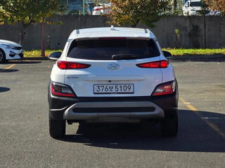 2022 Hyundai Kona I Рестайлинг, белый, 1678000 рублей, вид 3