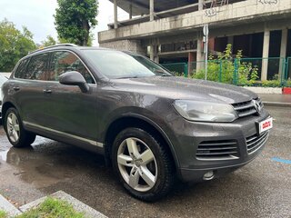 2011 Volkswagen Touareg II, серый, 1685000 рублей, вид 2