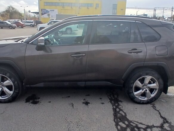 2021 Toyota RAV4 V (XA50), серый, 3480000 рублей - вид 3