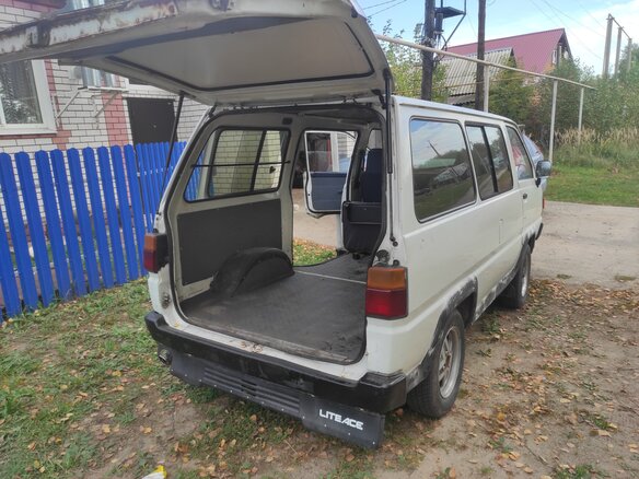 1988 Toyota Lite Ace III, белый, 300000 рублей - вид 5