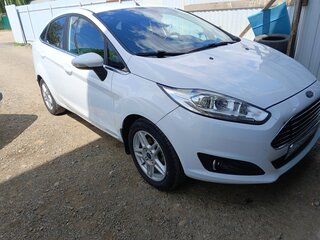 2016 Ford Fiesta Mk6 Рестайлинг, белый, 950000 рублей, вид 3