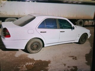 1998 Mercedes-Benz C-Класс 220 I (W202) Рестайлинг, белый, 130000 рублей, вид 3