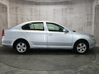 2013 Skoda Octavia II (A5) Рестайлинг, серебристый, 675000 рублей, вид 4