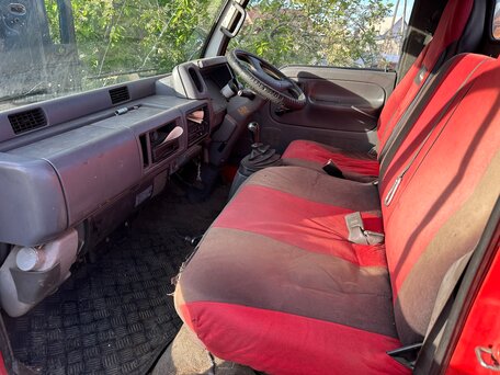1993 Nissan Atlas, красный, 650000 рублей, вид 4