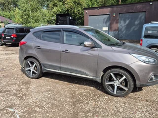 2013 Hyundai ix35 I Рестайлинг, коричневый, 840000 рублей, вид 3