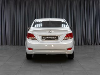 2013 Hyundai Solaris I, белый, 799000 рублей, вид 4