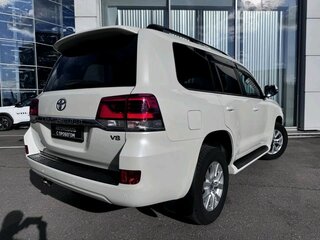 2020 Toyota Land Cruiser 200 Series Рестайлинг 2, белый, 8100000 рублей, вид 3