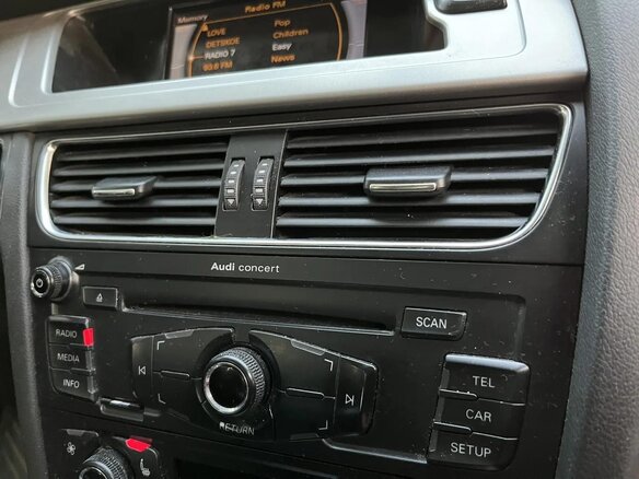 2011 Audi A4 IV (B8), белый - вид 20