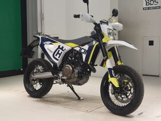 2021 Husqvarna 701 Supermoto, серый, 990000 рублей, вид 3
