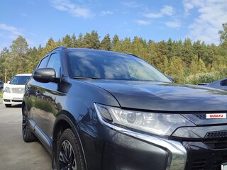 2022 Mitsubishi Outlander III Рестайлинг 3, серый, 2410000 рублей, вид 5