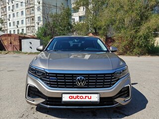 2021 Volkswagen Passat GTE B8 Рестайлинг, золотистый, 3000000 рублей, вид 2