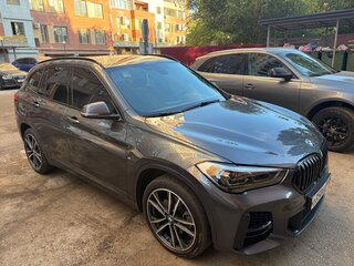2021 BMW X1 20i xDrive II (F48) Рестайлинг, серый, 3750000 рублей, вид 2