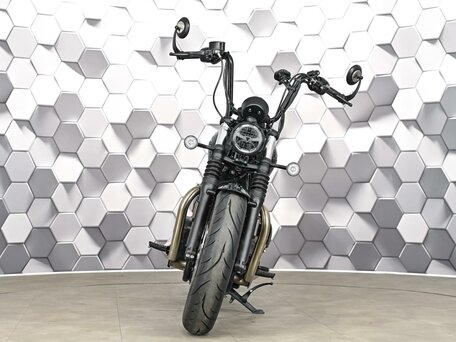 2024 Triumph Bonneville Bobber, фиолетовый, 1627000 рублей, вид 4