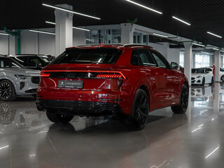 2021 Audi RS Q8 I, красный, 9990000 рублей, вид 4