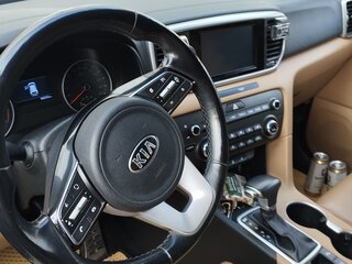2018 Kia Sportage IV Рестайлинг, чёрный, 2250000 рублей, вид 5