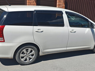 2005 Toyota Wish I, белый, 950000 рублей, вид 3