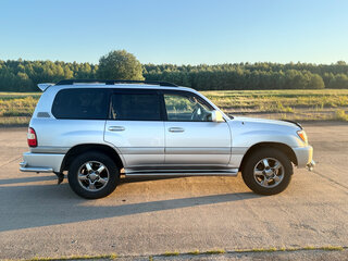2005 Toyota Land Cruiser 100 Series Рестайлинг 2, серебристый, 2450000 рублей, вид 3