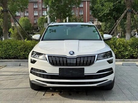 2023 Skoda Karoq DSG7 I, белый, 2370000 рублей, вид 2