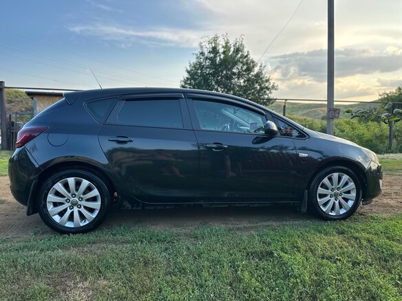 2011 Opel Astra J, чёрный, 500000 рублей - вид 6