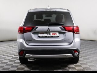 2018 Mitsubishi Outlander III Рестайлинг 2, серебристый, 1820000 рублей, вид 2