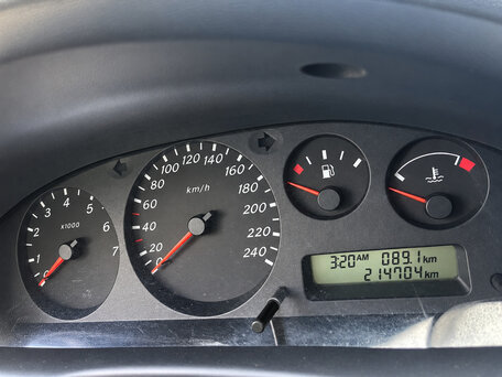 2002 Nissan Almera II (N16), серебристый, 350000 рублей, вид 4