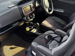 2015 Toyota Vitz III (XP130) Рестайлинг, серый, 780000 рублей, вид 5
