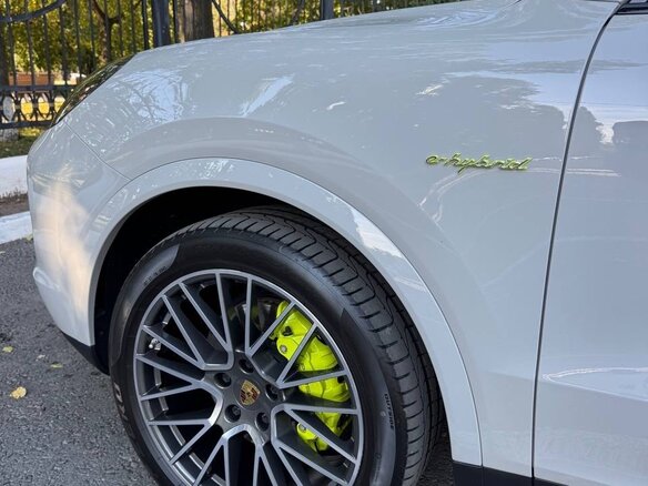 2020 Porsche Cayenne E-Hybrid III, серебристый - вид 4