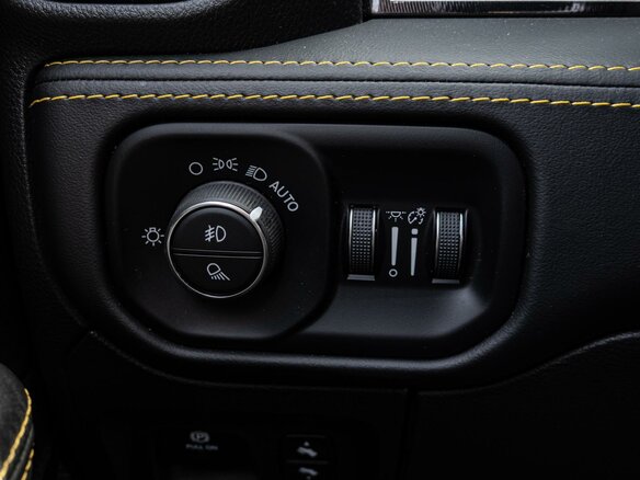 2023 Ram 1500 Crew Cab TRX V, жёлтый, 11920000 рублей - вид 28