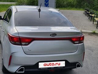 2021 Kia Rio IV Рестайлинг, серый, 1580000 рублей, вид 3