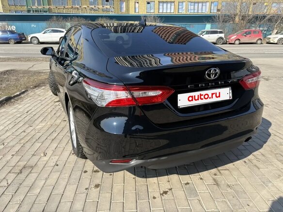 2020 Toyota Camry VIII (XV70), чёрный, 2400000 рублей - вид 3