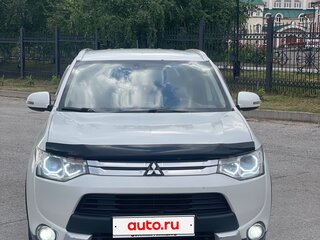 2014 Mitsubishi Outlander III Рестайлинг, белый, 1450000 рублей, вид 2