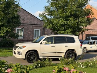 2012 Lexus LX 570 III Рестайлинг, белый, 3900000 рублей, вид 4