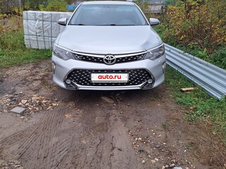 2017 Toyota Camry US Market VII (XV50) Рестайлинг, серебристый, 2150000 рублей, вид 1