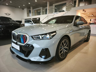 2025 BMW 5 серии 520i VIII (G60/G61/G68), серый, 7300000 рублей, вид 2