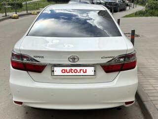 2015 Toyota Camry VII (XV50) Рестайлинг, белый, 1990000 рублей, вид 4