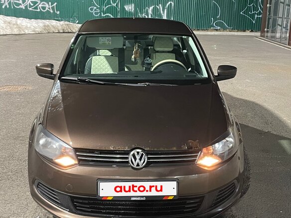 2015 Volkswagen Polo V, коричневый, 690000 рублей