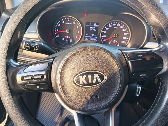 2017 Kia Rio IV, серый, 920000 рублей - вид 10