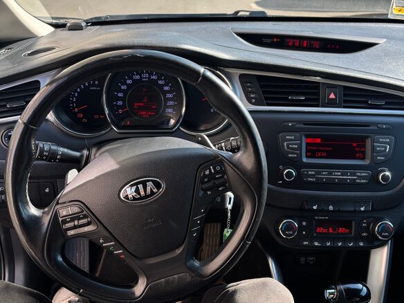 2016 Kia Ceed II Рестайлинг, чёрный, 1300000 рублей - вид 9
