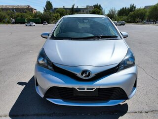 2016 Toyota Vitz III (XP130) Рестайлинг, серый, 760000 рублей, вид 1