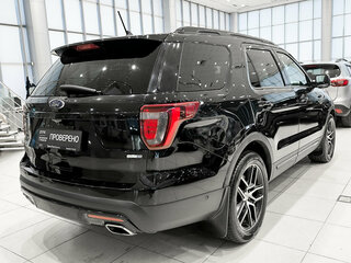 2017 Ford Explorer V Рестайлинг, чёрный, 2630000 рублей, вид 5