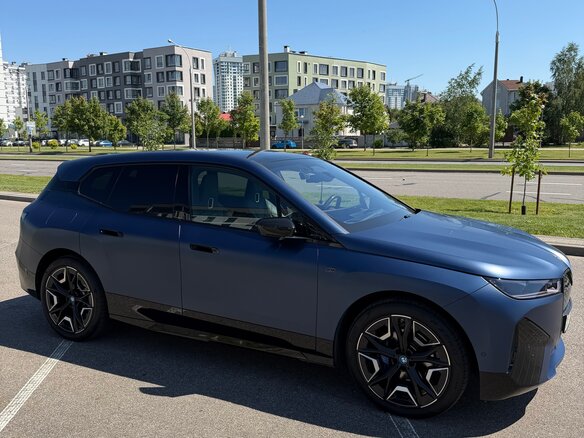 2023 BMW iX M60 I (I20), синий, 7111224 рублей - вид 9