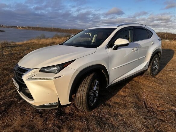 2017 Lexus NX 300h I Рестайлинг, белый, 2950000 рублей