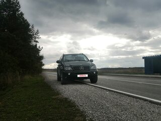 2001 Mercedes-Benz M-Класс 430 I (W163), чёрный, 850000 рублей, вид 4