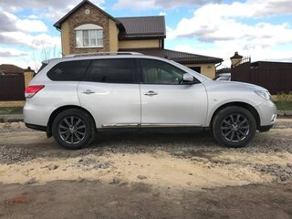 2014 Nissan Pathfinder IV, серебристый, 1650000 рублей, вид 3