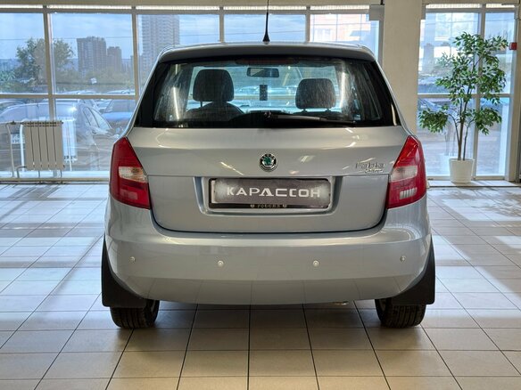 2010 Skoda Fabia II Рестайлинг, голубой, 585000 рублей - вид 3