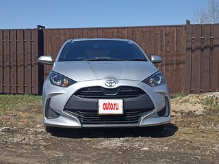 2020 Toyota Yaris IV, серый, 1050000 рублей, вид 2