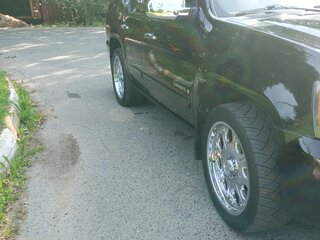2008 Chevrolet Tahoe III, чёрный, 1800000 рублей, вид 2