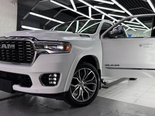 2025 Ram 1500 Crew Cab V Рестайлинг, белый, 10200000 рублей, вид 2