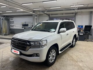 2018 Toyota Land Cruiser 200 Series Рестайлинг 2, белый, 5600000 рублей, вид 1