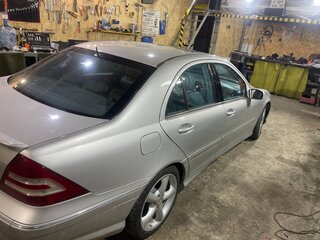 2005 Mercedes-Benz C-Класс 230 II (W203) Рестайлинг, серебристый, 730000 рублей, вид 5